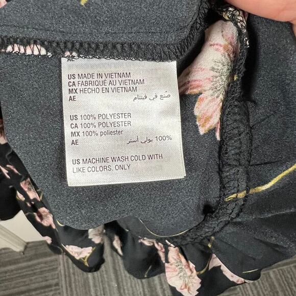 Bar III black and pink Floral-Print Wrap Dress. Size L - Picture 7 of 9